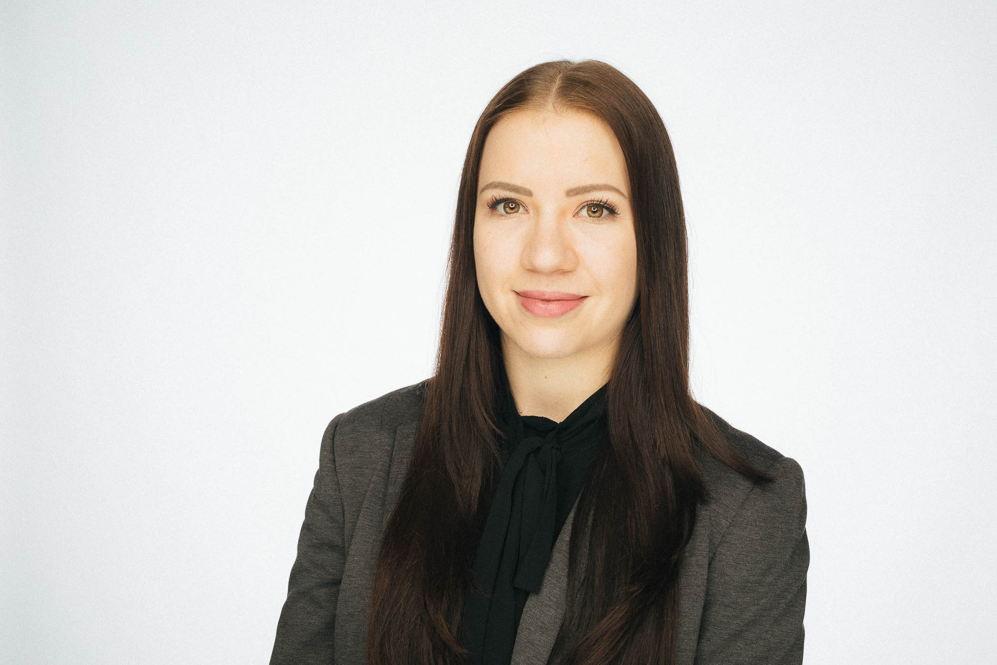 Export x3 Headshot  06354 Dez 01 2019 Headshots 2019  Miro Nicole Nadine 2